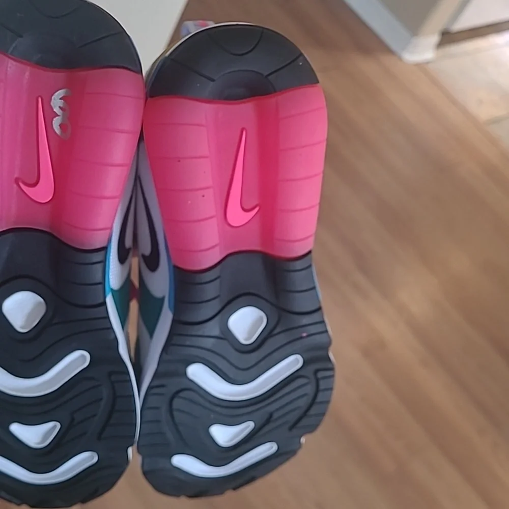 Nike Sneakers - Picture 4 of 4